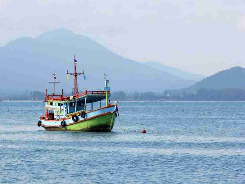 पालघर नजीकच्या समुद्रात संशयास्पद बोट दिसून आल्याने पोलिसांकडून सतर्कतेचा इशारा