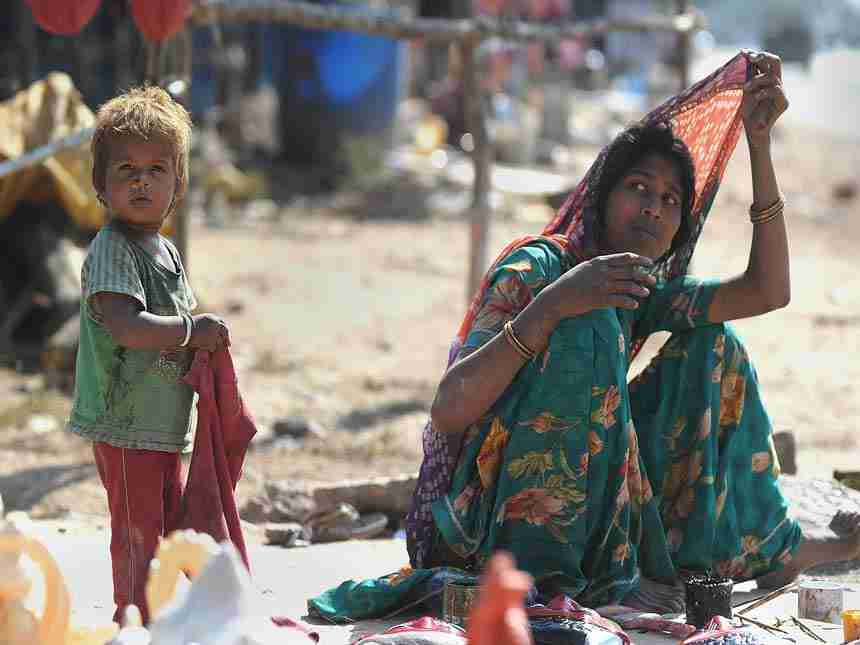 दोन हजारांसाठी तिने आपल्या बाळाला विकले 