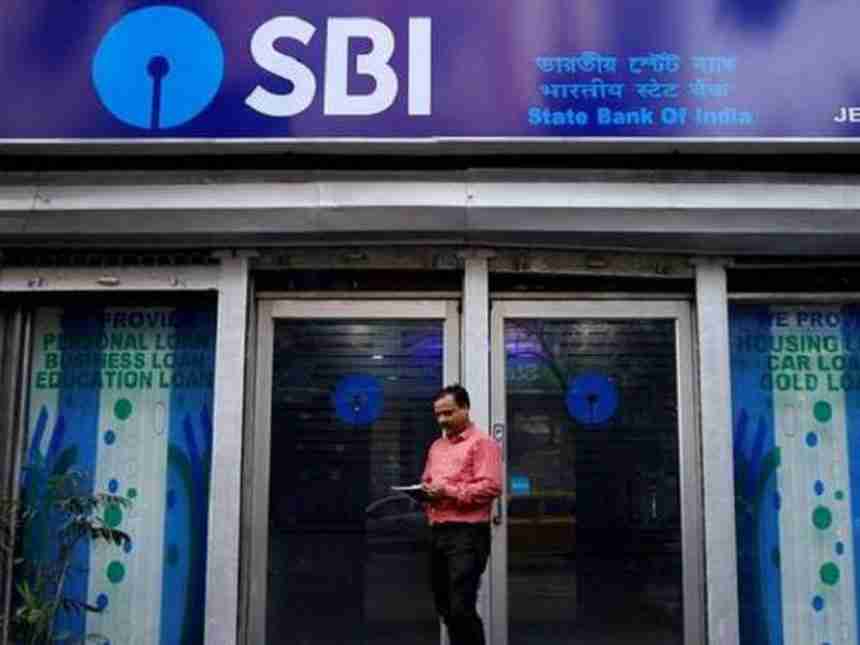 SBI ने आपल्या ग्राहकांना ATM मध्ये होणाऱ्या फसवणुकीतून वाचण्यासाठी दिल्या काही खास टिप्स ...